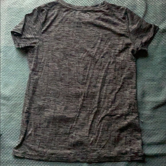 Under armor Basic workout top - Picture 4 of 4